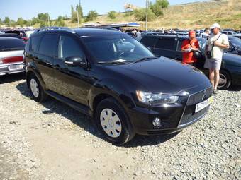 2010 Mitsubishi Outlander Photos