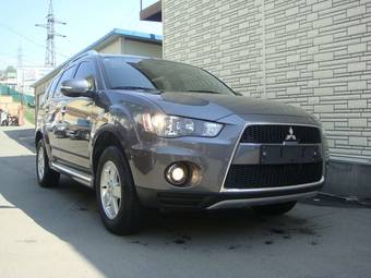 2010 Mitsubishi Outlander Pictures