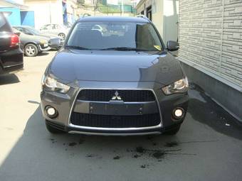 2010 Mitsubishi Outlander Photos