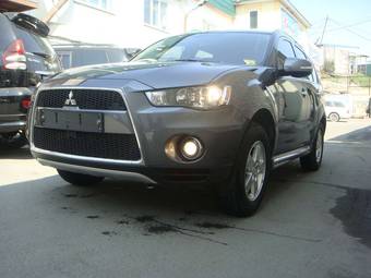 2010 Mitsubishi Outlander Pictures