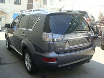 2010 Mitsubishi Outlander Photos