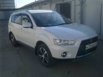 2010 Mitsubishi Outlander Pictures