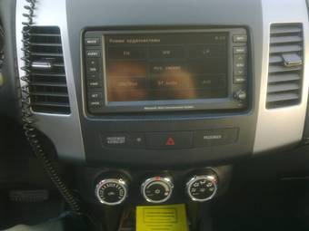 2010 Mitsubishi Outlander Pictures