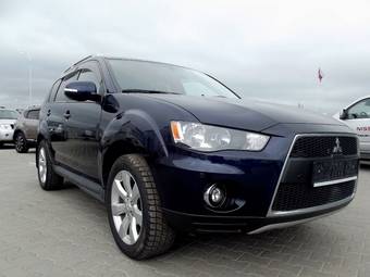 2010 Mitsubishi Outlander Pictures