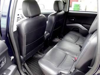 2010 Mitsubishi Outlander Pictures