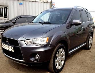 2010 Mitsubishi Outlander Pictures