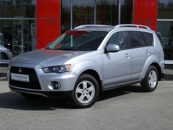 2010 Mitsubishi Outlander Pictures