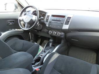 2010 Mitsubishi Outlander Photos