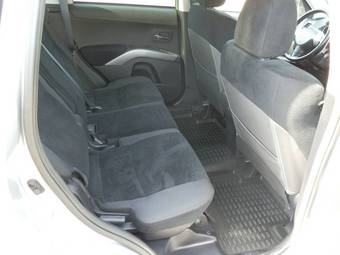 2010 Mitsubishi Outlander Pictures