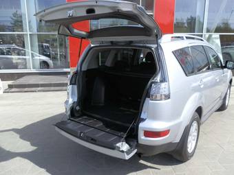 2010 Mitsubishi Outlander Photos