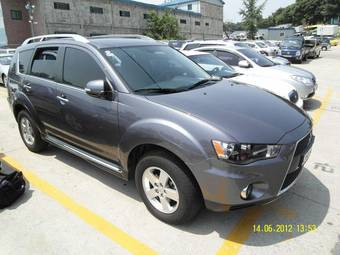 2010 Mitsubishi Outlander Photos