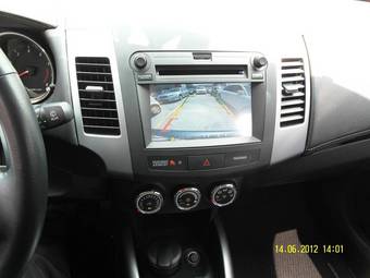 2010 Mitsubishi Outlander Pictures