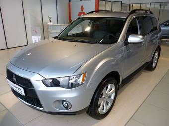 2011 Mitsubishi Outlander Photos