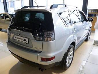 2011 Mitsubishi Outlander Images