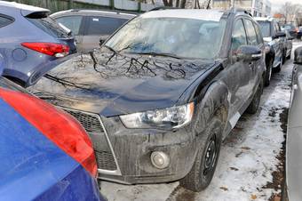 2011 Mitsubishi Outlander Photos