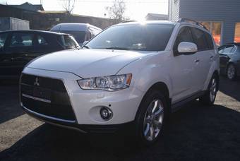 2011 Mitsubishi Outlander Photos