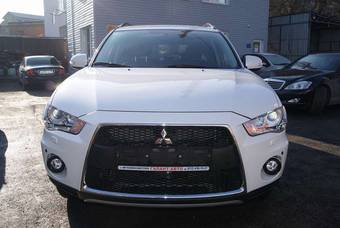 2011 Mitsubishi Outlander Photos