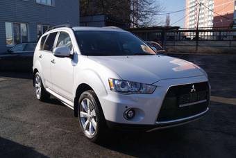2011 Mitsubishi Outlander Pictures