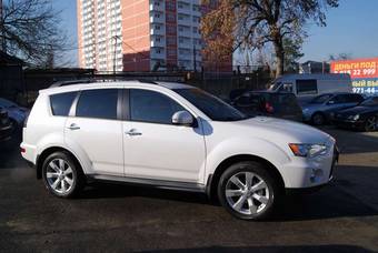 2011 Mitsubishi Outlander Photos