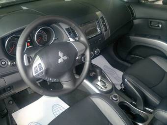 2011 Mitsubishi Outlander Pictures