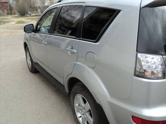 2011 Mitsubishi Outlander Pictures