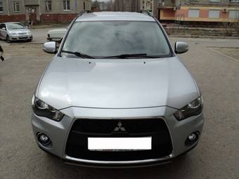 2011 Mitsubishi Outlander Pictures