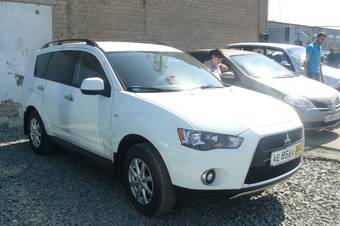 2011 Mitsubishi Outlander Photos