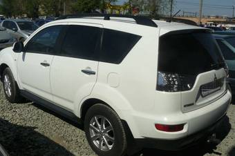 2011 Mitsubishi Outlander Pictures