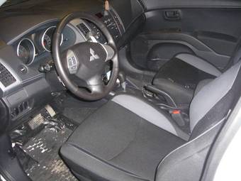 2011 Mitsubishi Outlander Pictures