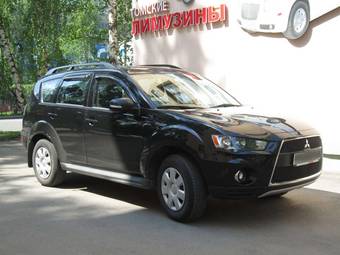 2011 Mitsubishi Outlander Photos