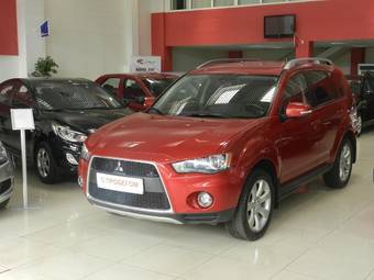 2011 Mitsubishi Outlander Pictures