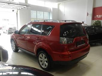 2011 Mitsubishi Outlander Photos