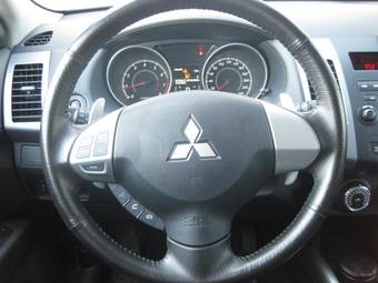 2011 Mitsubishi Outlander Pics