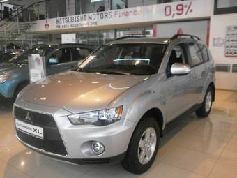 2012 Mitsubishi Outlander Pictures