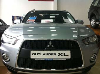 2012 Mitsubishi Outlander Pictures