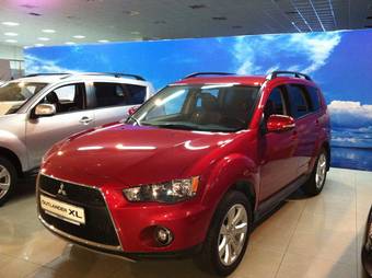 2012 Mitsubishi Outlander Images