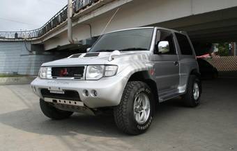 1988 Mitsubishi Pajero Pictures