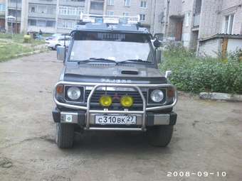 1990 Mitsubishi Pajero Images