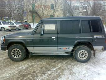 1990 Mitsubishi Pajero Photos