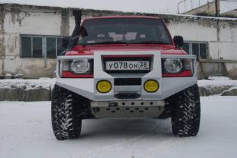 1990 Mitsubishi Pajero Pictures