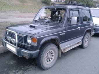 1990 Mitsubishi Pajero Pictures
