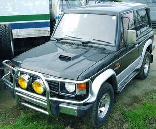 1990 Mitsubishi Pajero Photos