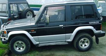 1990 Mitsubishi Pajero Pictures
