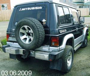 1990 Mitsubishi Pajero Photos