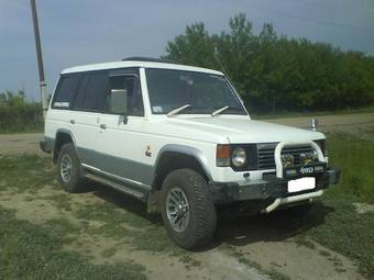 1990 Mitsubishi Pajero Pictures