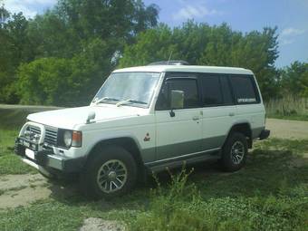 1990 Mitsubishi Pajero Pictures