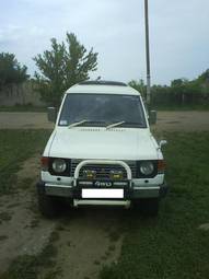 1990 Mitsubishi Pajero Pictures