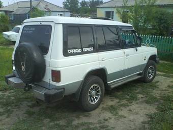 1990 Mitsubishi Pajero Photos