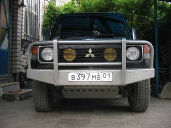 1990 Mitsubishi Pajero Photos