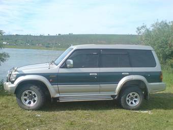1991 Mitsubishi Pajero Pictures